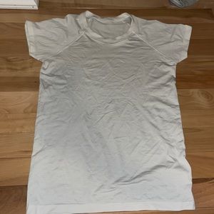 Size 8 white Lululemon swiftly tech short sleeve tee